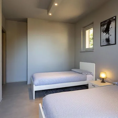 Вилла Sleeps 6 Pool Wifi Стреза